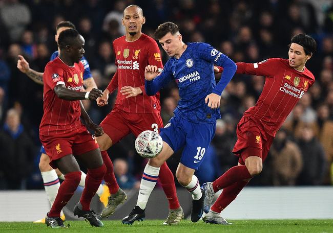 曼联、利物浦近五轮各1胜，英超积分榜曼联积22分，领先利物浦。