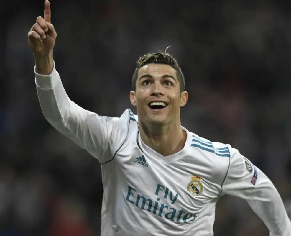 赫内斯谈拜仁明年目标：国内双冠王，在欧冠尽可能走远一些